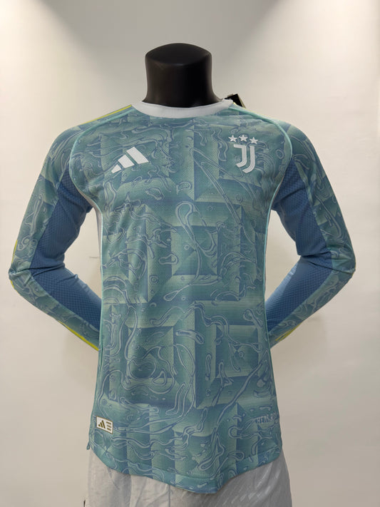 25/26 Juventus away