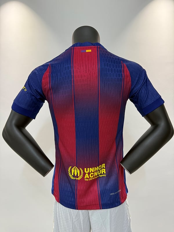 25/26 Barcelona home, Manches courtes et longues